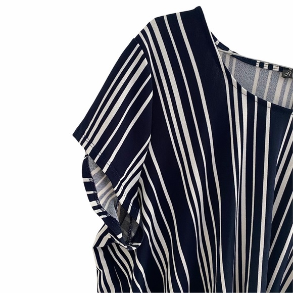 Adrianna Papell navy white twist front top med - Picture 4 of 6